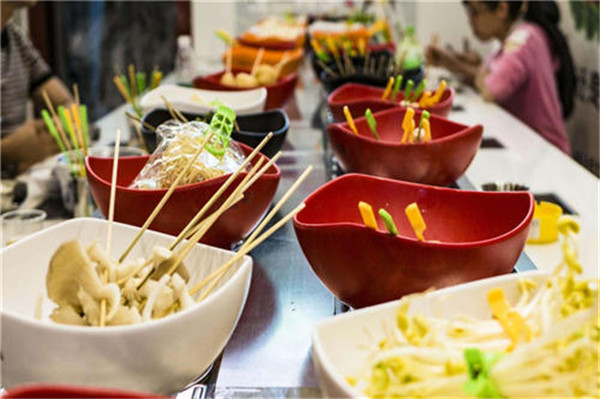 英晨冒菜小火锅加盟店