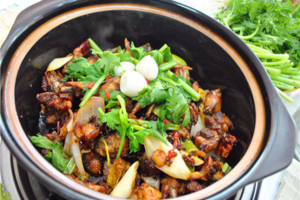 巴爷香辣鸡煲加盟费