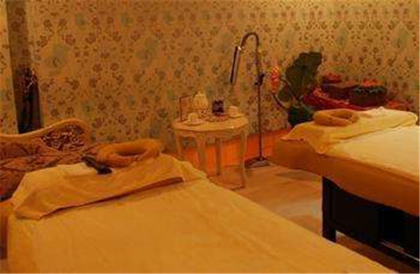 龙悦国际专业男士美容院加盟店