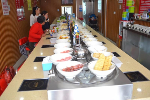 【百家姓转转火锅加盟】开店加盟百家姓转转火锅，一年能赚很多！