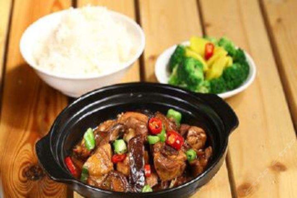 百碗香排骨米饭