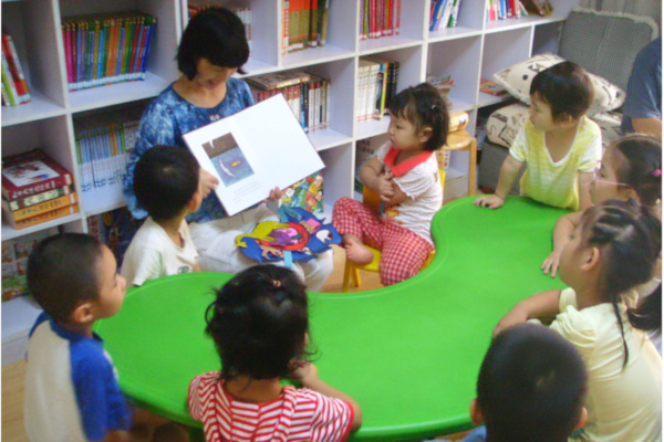 启心儿童书吧加盟费