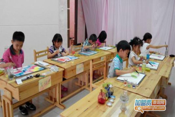托管班连锁加盟费多少？