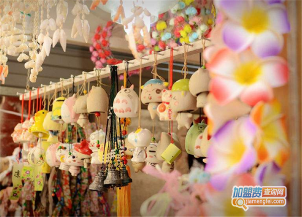 高档小饰品连锁店加盟费多少？