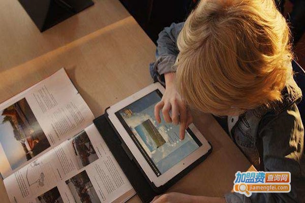 一起教育科技加盟费