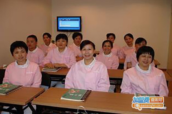 月嫂家政公司加盟，创业加盟月嫂家政公司轻松赚钱！