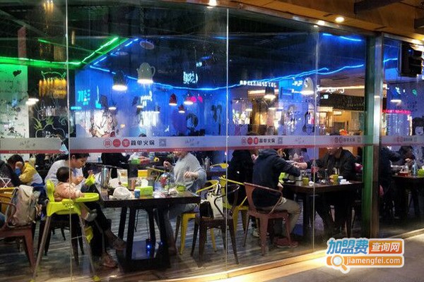 搞一半简单火锅加盟门店