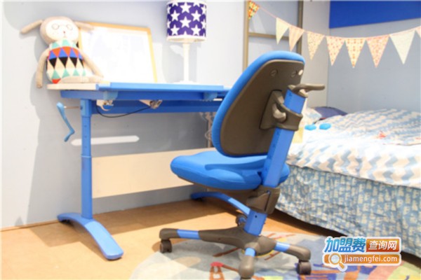 学习桌椅加盟店