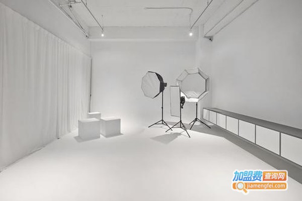 摄影工作室加盟费多少？投资摄影工作室加盟费多少？