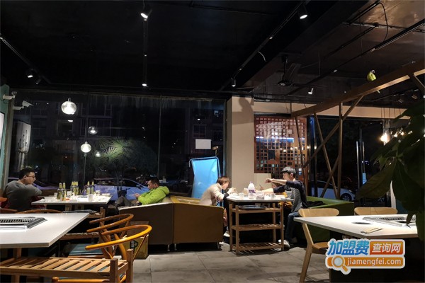 11号主题串串香加盟门店