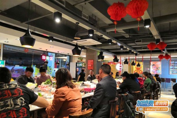 四季转转锅加盟门店