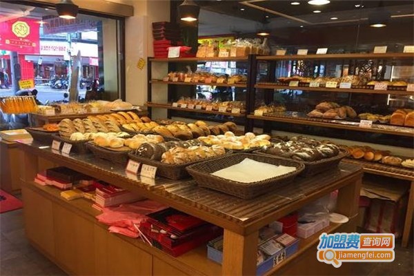 初见手工烘焙坊加盟费