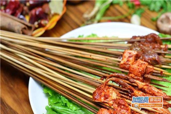 龙巴适串串香加盟费