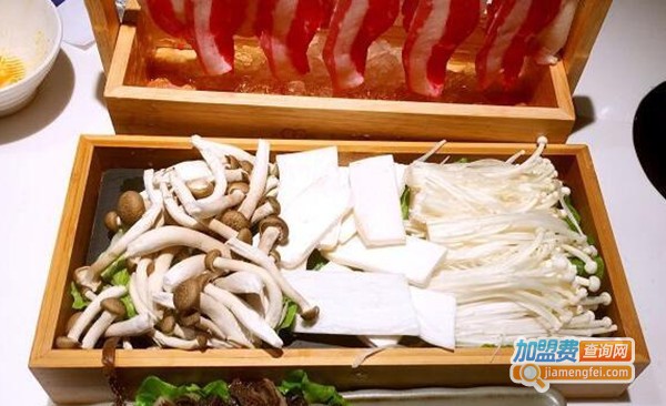 蓝波斯菊鲜汤火锅