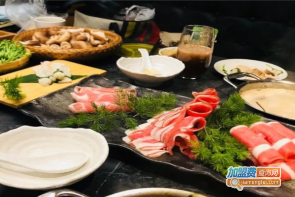 盛玖锅锅物料理加盟费