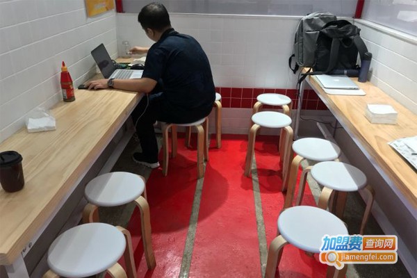 加班猪猪扒包加盟门店