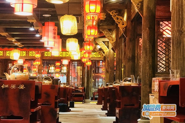 仁婆婆酥肉老火锅加盟门店