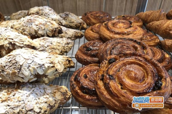 半丘面包加盟费