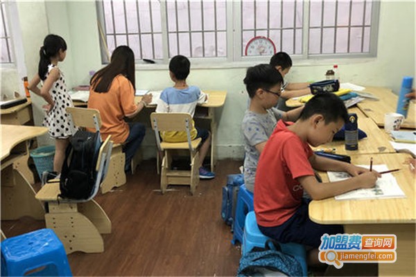 阳光朵朵托管班加盟