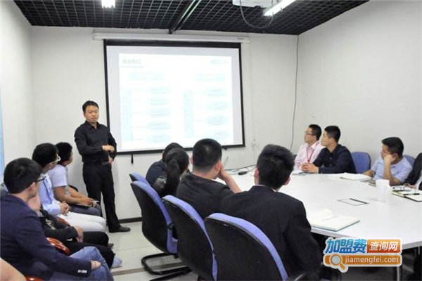 育杰科技培训加盟费