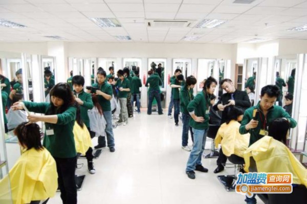 菲菲化妆美容美发加盟费