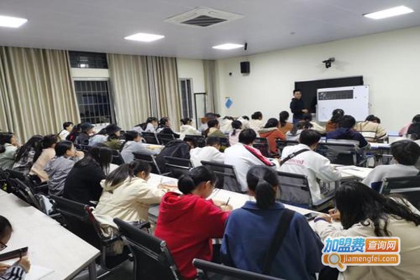 蓝辰培训加盟费