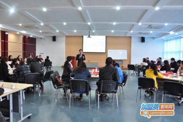 蓝辰培训加盟费