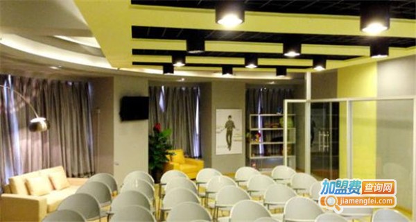 颜色无庸艺术培训加盟费