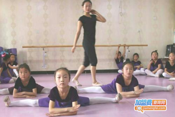 冠亚舞蹈培训加盟费