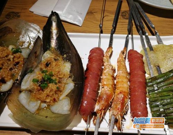 以串成名烤串火锅加盟费