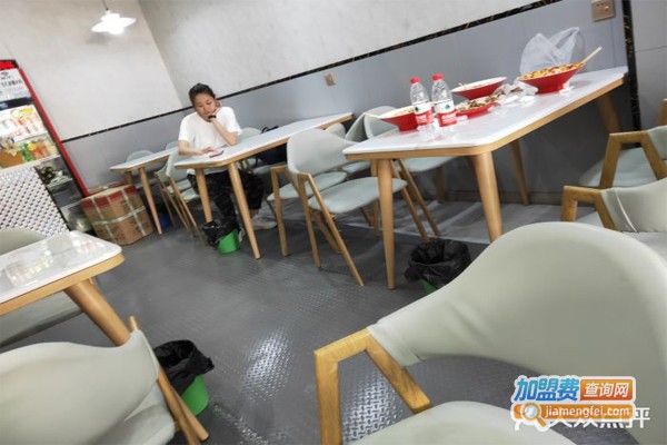 伍忆新疆米粉加盟门店