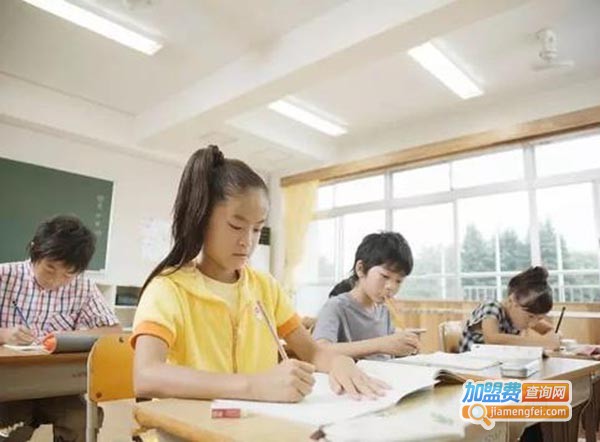 麓行教育加盟费