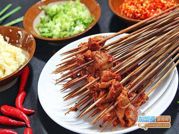 超哥串子特色串串香加盟费是多少钱？