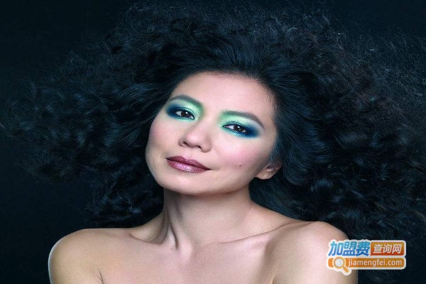 王蓉化妆造型培训加盟费