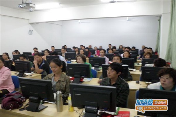 鸿鹄电脑培训加盟费