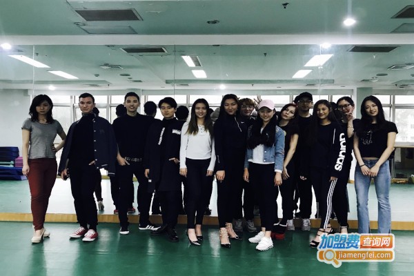 朵雅时尚模特学校加盟费