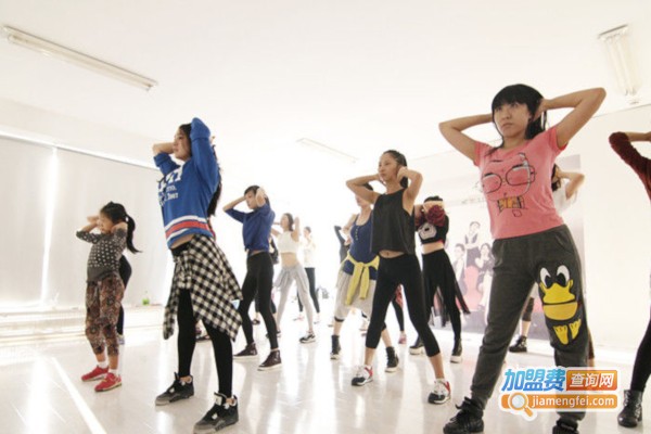 万铃铃舞蹈加盟费