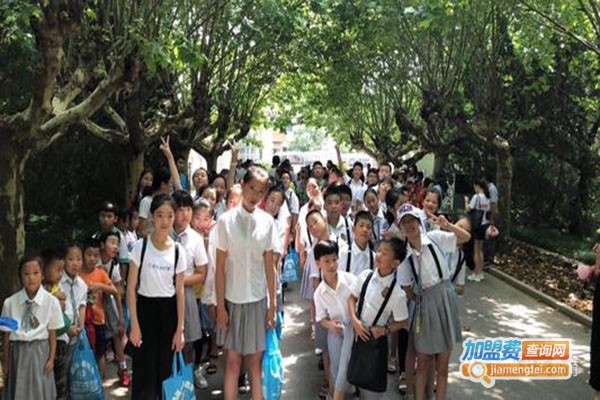 雅郡教育加盟门店