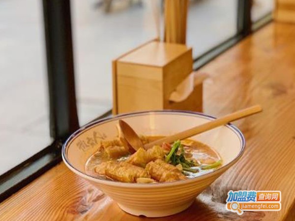 椒蛮人麻辣烫加盟费