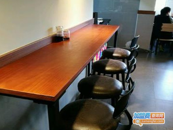 粤亮湾煲仔饭加盟费