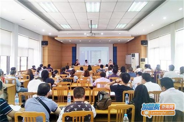 一迅就业培训中心加盟费