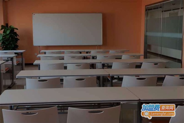 鸿诚外语加盟费