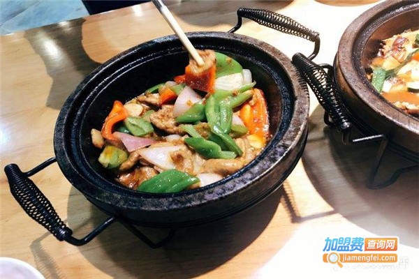 【馨二姐汤府汤锅加盟】开店加盟馨二姐汤府汤锅，一年赚得真多！