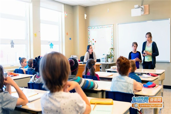 领宏教育加盟费