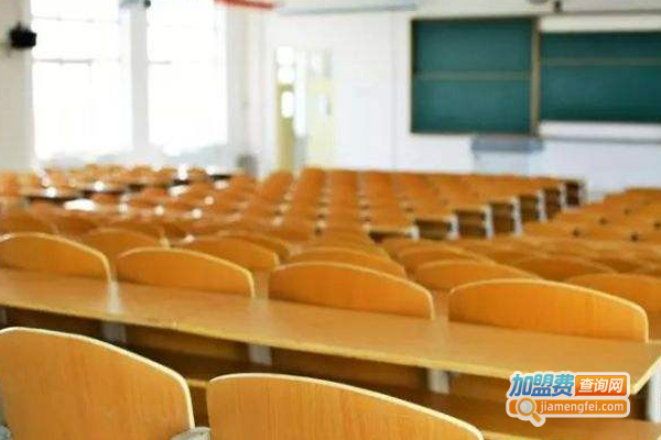 雨露教育加盟费