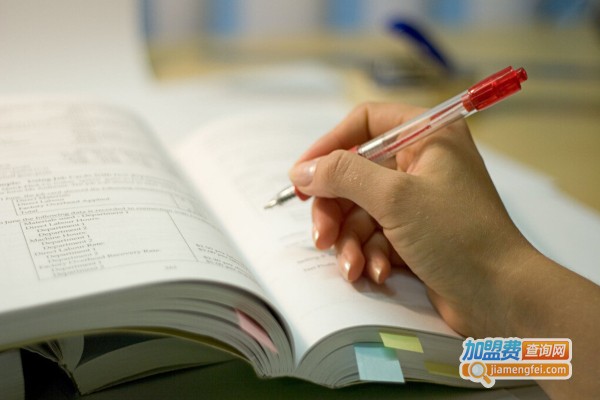 鸿博教育加盟费