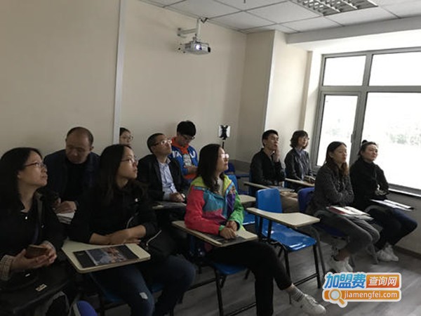 英华语言培训学校