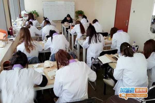 天凌美妆培训加盟费