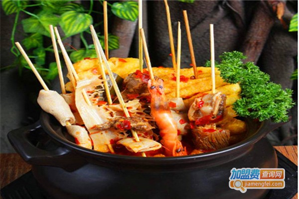 烨焰红唇串串香火锅