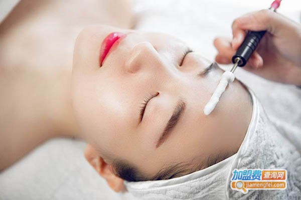 女说韩国皮肤管理加盟门店